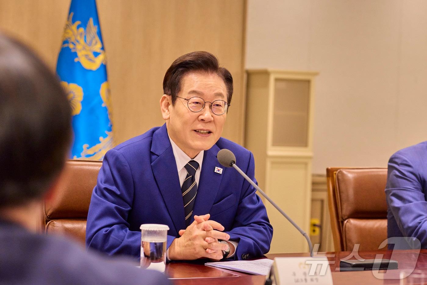 이재명 대통령이 지난 16일 서울 용산 대통령실 청사에서 열린 한미 관세협상 후속 민관 합동회의에서 발언하고 있다. &#40;대통령실 제공. 재판매 및 DB 금지&#41; 2025.11.16/뉴스1 ⓒ News1 이재명 기자