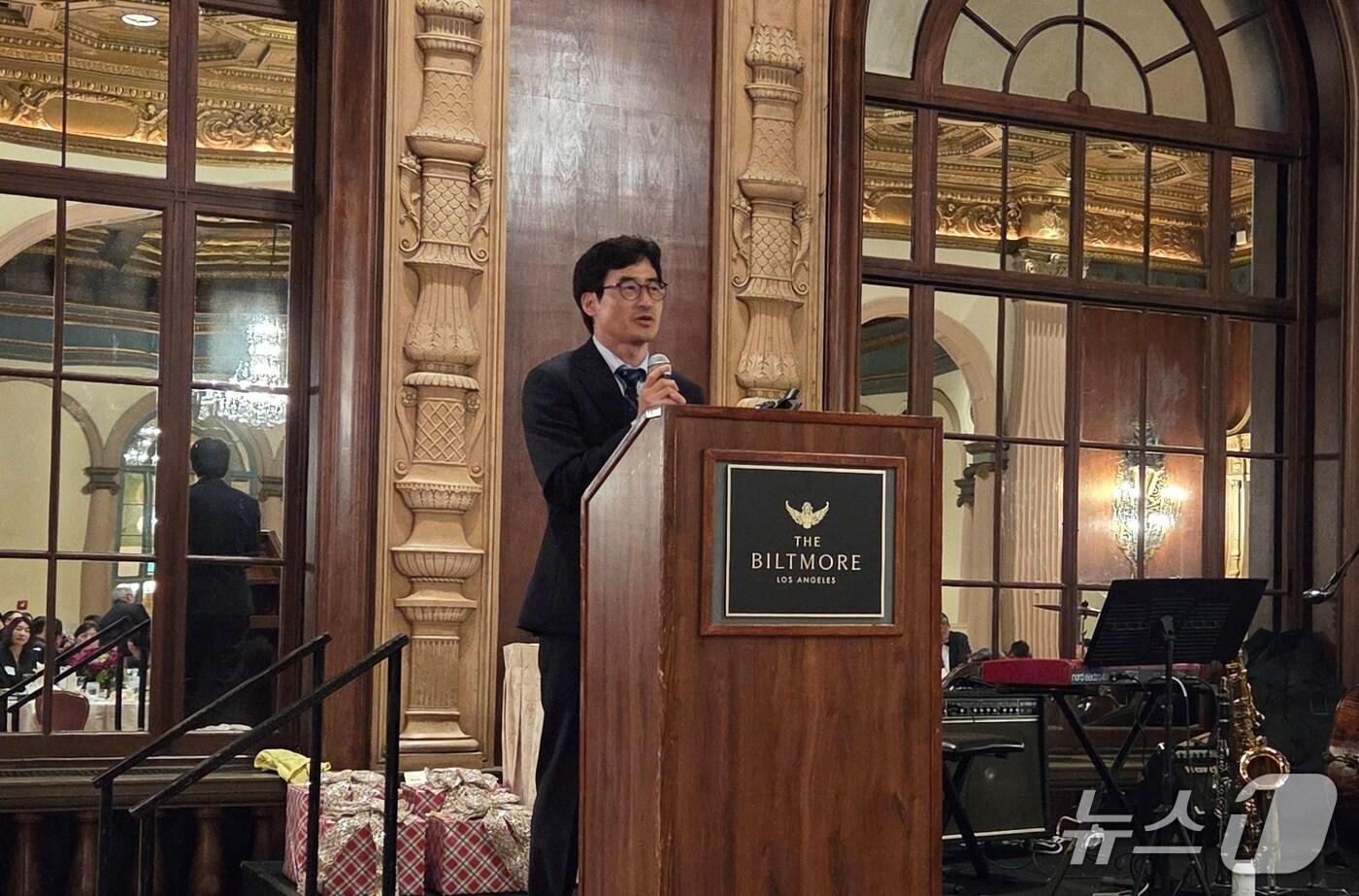 재미한인수의사회 김용진 신임 수의사회 회장이 15일 53차 정기총회에서 소감을 말하고 있다. ⓒ 뉴스1