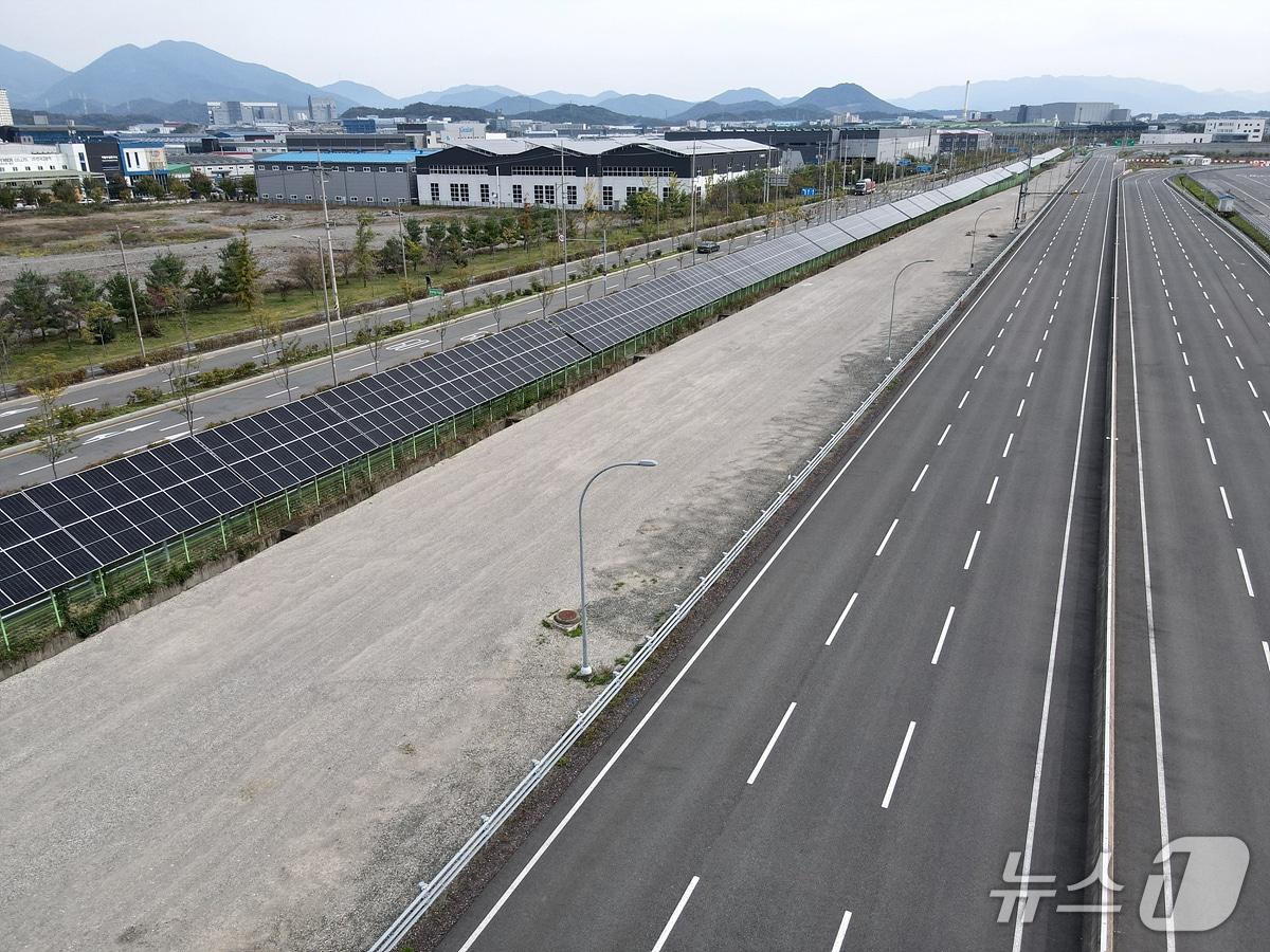 본문 이미지 - 대구 달성군 지능형자동차부품진흥원(KIAPI)에 시민햇빛발전소 19호기가 준공했다. (대구시 제공. 재판매 및 DB 금지)/뉴스1