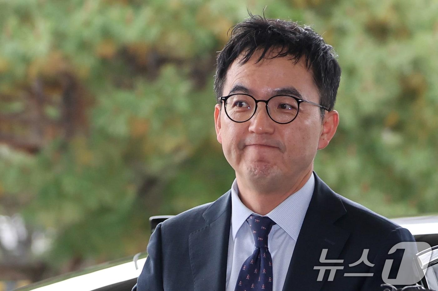 구자현 신임 검찰총장 직무대행이 17일 오전 서울 서초구 대검찰청으로 출근하고 있다. 2025.11.17/뉴스1 ⓒ News1 황기선 기자