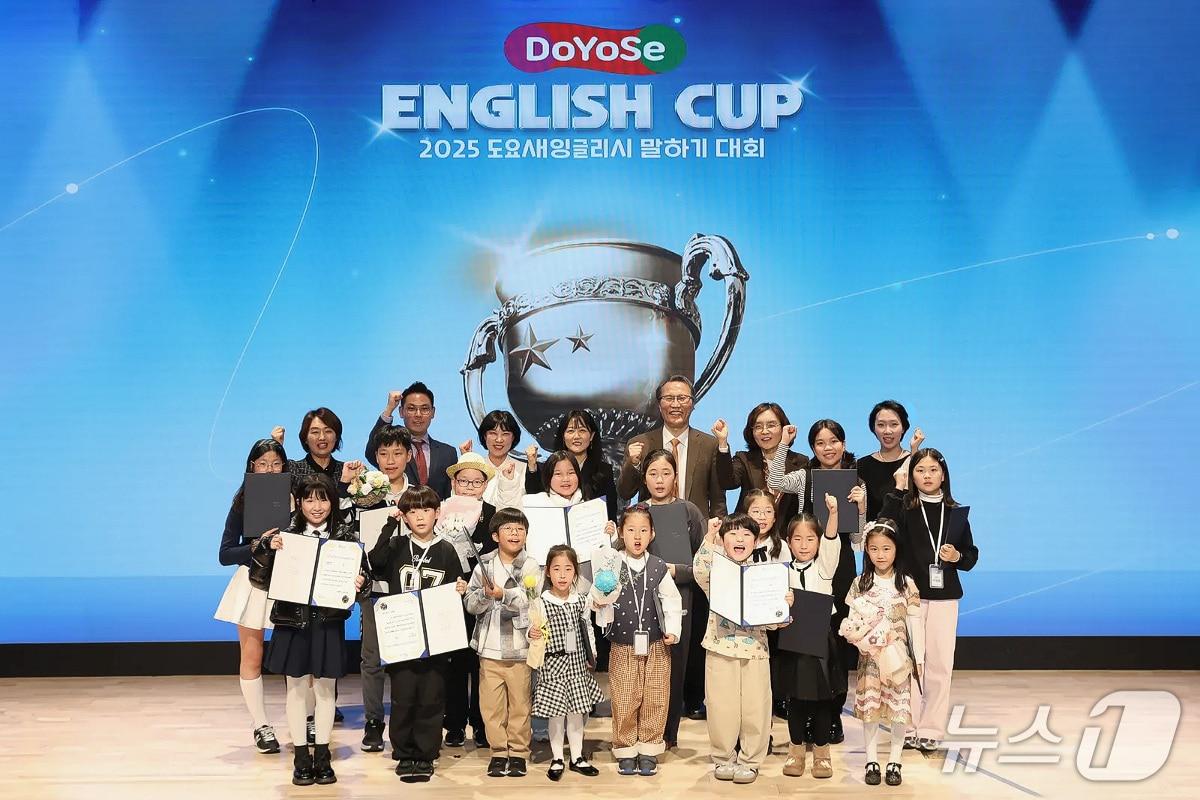 본문 이미지 - 교원 빨간펜은 지난 15일 서울 종로구 교원투어빌딩 콘서트홀에서 &#39;2025 도요새잉글리시 영어 말하기 대회&#39;를 진행했다고 17일 밝혔다.&#40;교원 빨간펜 제공&#41;