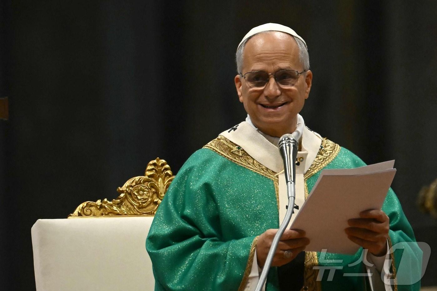 레오 14세 교황이 16일&#40;현지시간&#41; 바티칸 성 베드로 대성당에서 &#39;가난한 이들의 희년&#39; 미사를 집전하고 있다. ⓒ AFP=뉴스1 ⓒ News1 윤다정 기자