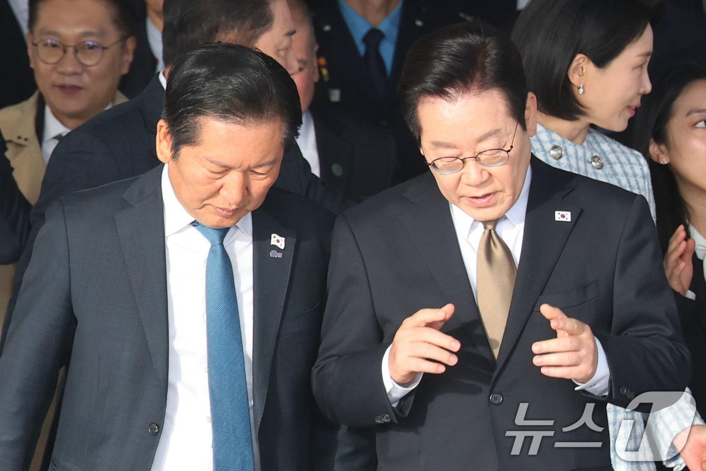 본문 이미지 - 이재명 대통령과 정청래 더불어민주당 대표. 2025.11.17/뉴스1 ⓒ News1 이광호 기자