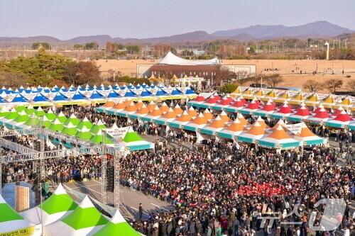 본문 이미지 - 파주 장단콩 축제가 열리고 있는 임진각 광장. (파주시 제공, 재판매 및 DB금지)