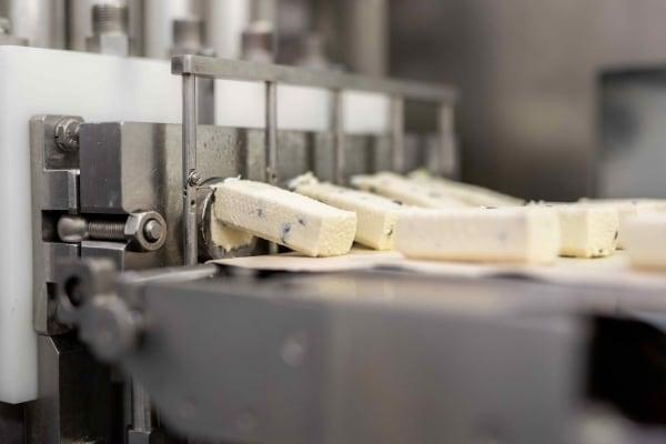 본문 이미지 - 에스토니아 커드 스낵 생산 공정 / 사진=에스토니아 기업청 제공