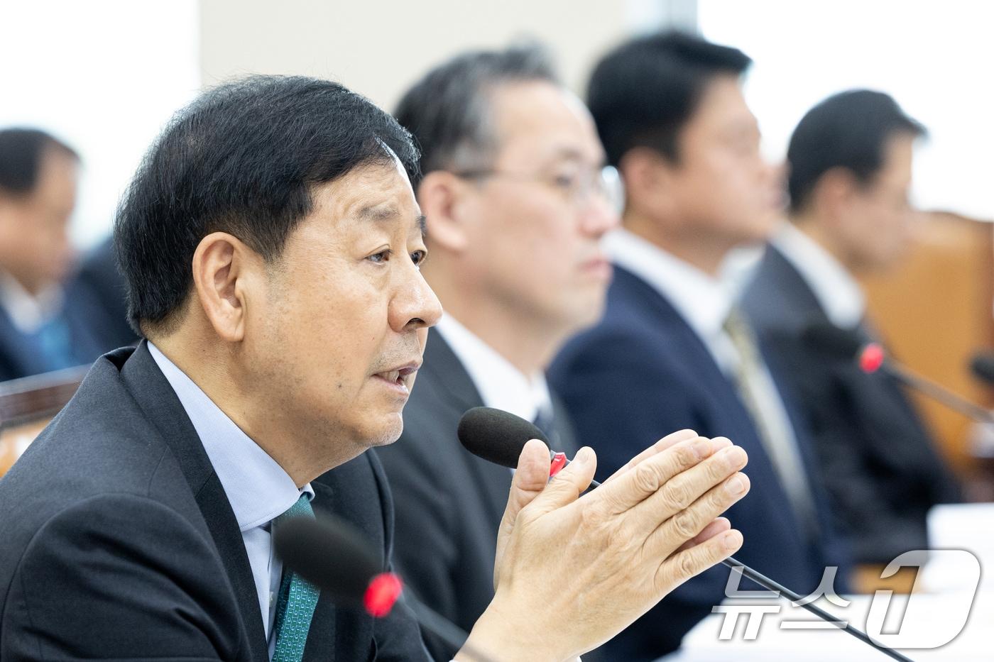 구윤철 경제부총리 겸 기획재정부 장관이 17일 서울 여의도 국회에서 열린 제429회국회&#40;정기회&#41; 기획재정위원회 제7차 전체회의에 출석해 예산안 관련 답변을 하고 있다. 2025.11.17/뉴스1 ⓒ News1 이승배 기자