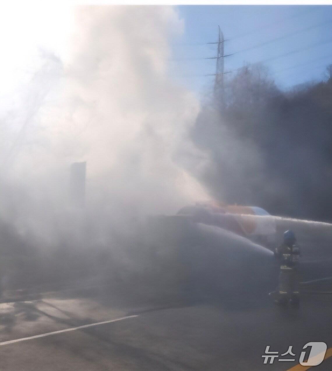 본문 이미지 - 양주 탱크로리 화재 현장&#40;경기도소방재난본부 제공. 재판매 및 DB 금지&#41;/뉴스1