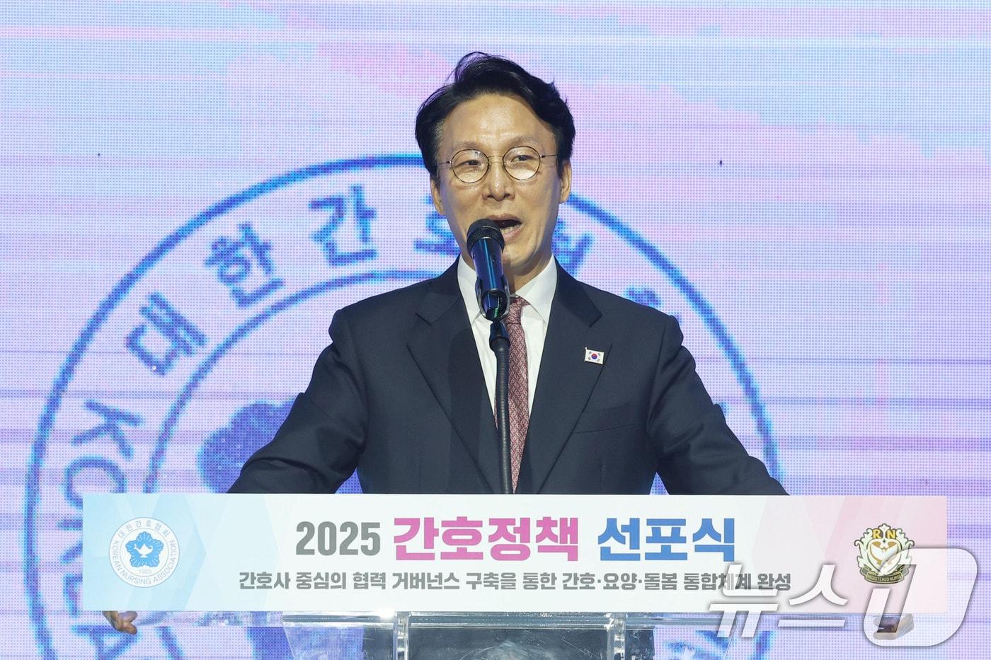 김민석 국무총리가 17일 오후 서울 중구 장충체육관에서 열린 2025간호정책 선포식에 참석해 축사하고 있다. 2025.11.17/뉴스1 ⓒ News1 이광호 기자
