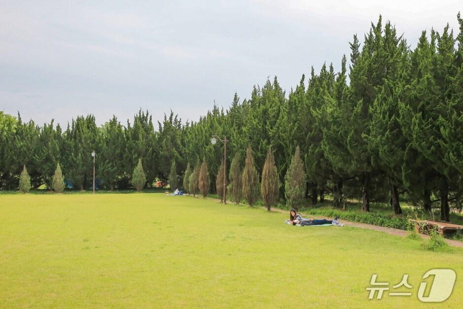 본문 이미지 - 강원 강릉시 주문진 향호정원 조감도.&#40;강릉시 제공, 재판매 및 DB 금지&#41; 2025.11.17/뉴스1