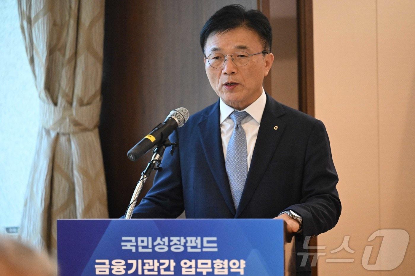 본문 이미지 - 박상진 산업은행 회장이 17일 오후 서울 여의도 산업은행 별관에서 열린 '국민성장펀드의 성공을 위한 금융기관간 업무협약식'에서 인사말을 하고 있다. (공동취재) 2025.11.17/뉴스1 ⓒ News1 이재명 기자