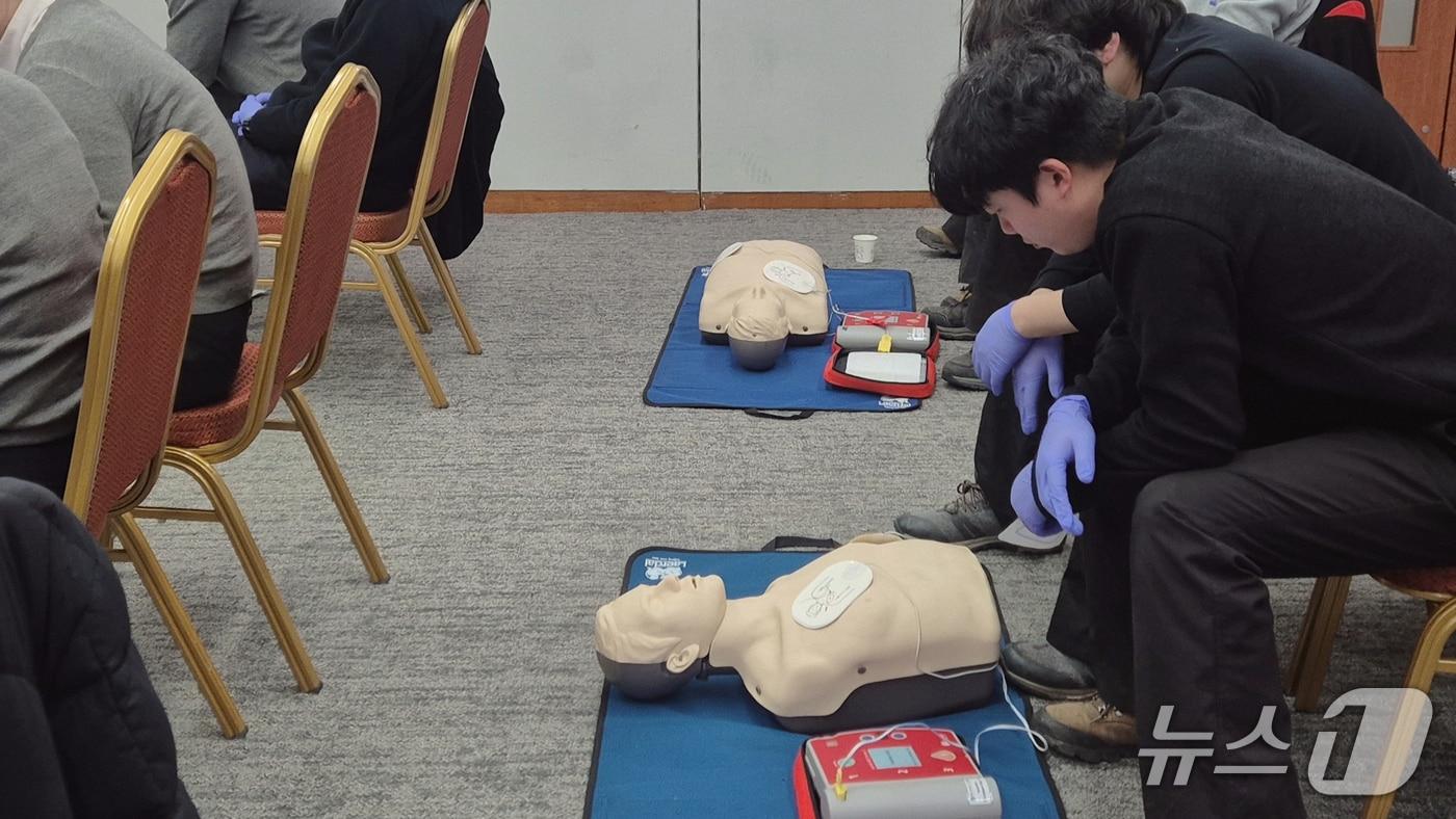 겨울 스키 시즌 대비 응급처치 교육.&#40;엘리시안 강촌 리조트 제공. 재판매 및 DB금지&#41;/뉴스1