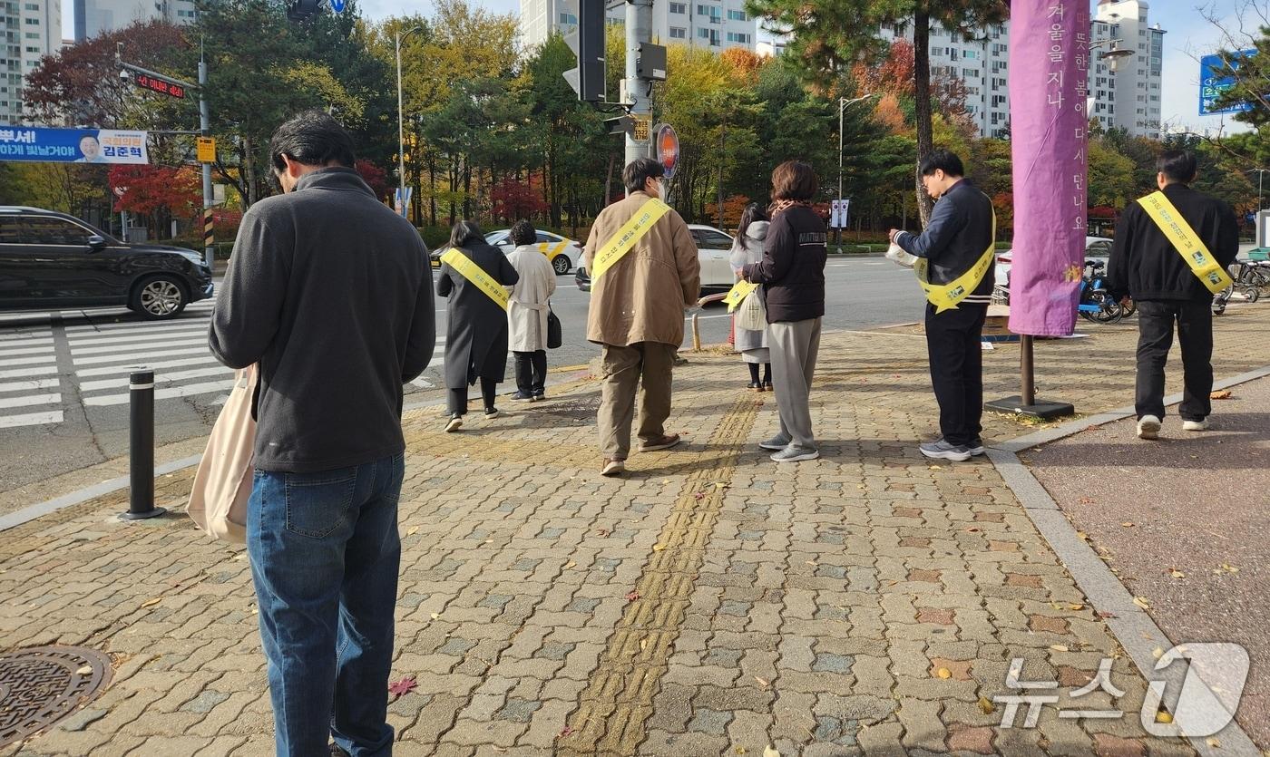 경기 수원시 영통구 안전점검의 날 캠페인. &#40;영통구 제공. 재판매 및 DB 금지&#41; 2025.11.17/뉴스1 
