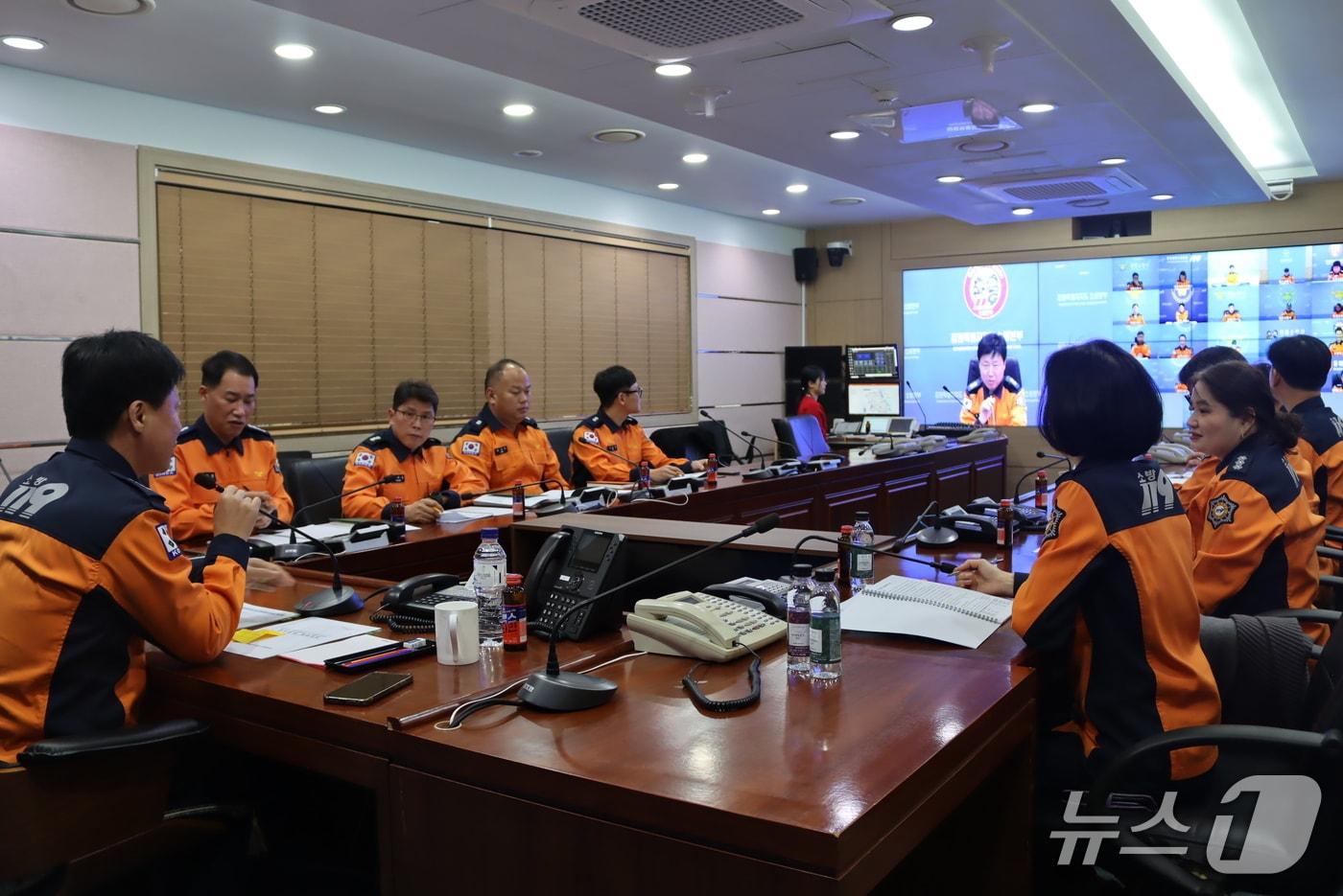 겨울철 화재 예방 대책 지휘관 회의.&#40;강원소방본부 제공. 재판매 및 DB금지&#41;/뉴스1