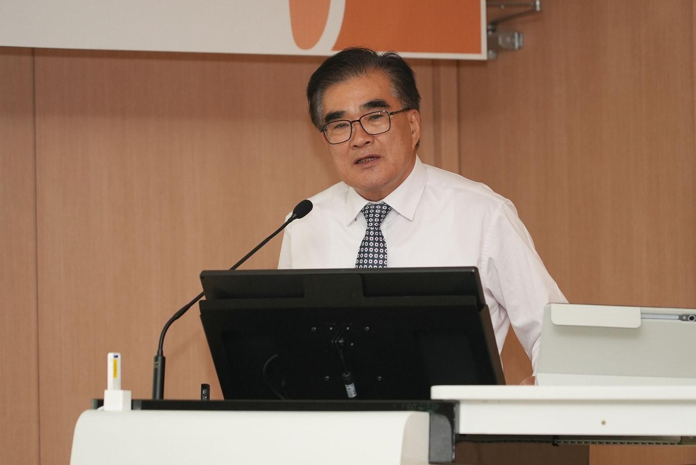 김기웅 서천군수가 금강하구 해수유통 특강에 나서고 있다.(서천군 제공. 재판매 및 DB금지)/뉴스1