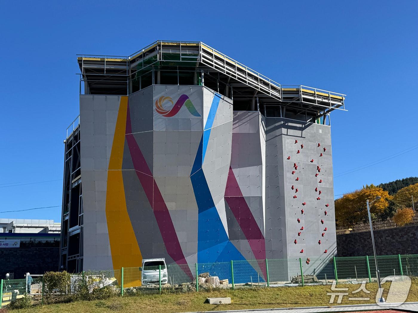 본문 이미지 - 오는 12월 준공을 앞두고 있는 서산시 클라이밍장 모습&#40;서산시 제공. 재판매 및 DB금지&#41;2025.11.18/뉴스1