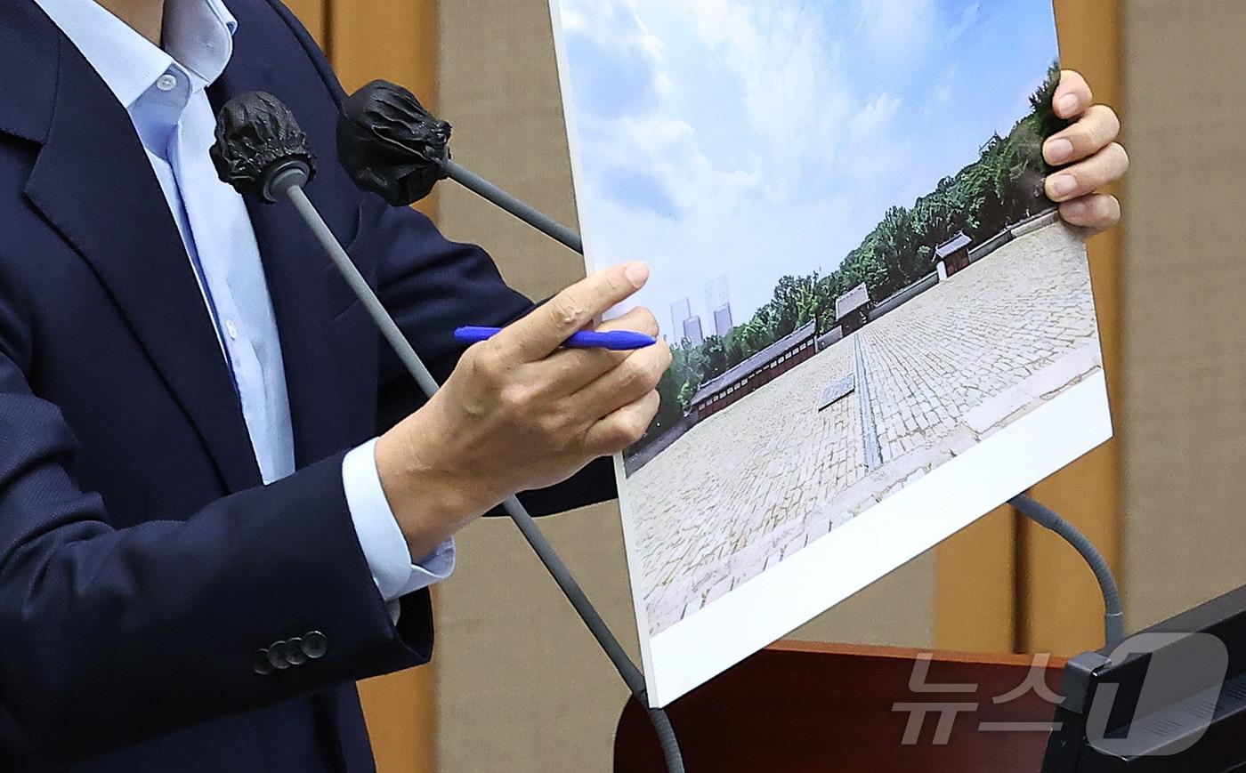 오세훈 서울시장이 18일 오전 서울 중구 서울시의회에서 열린 제333회 정례회 시정질문에 참석해 김규남 국민의힘 서울시의원의 세운지구 관련 질의에 답하고 있다. 2025.11.18/뉴스1 ⓒ News1 김진환 기자