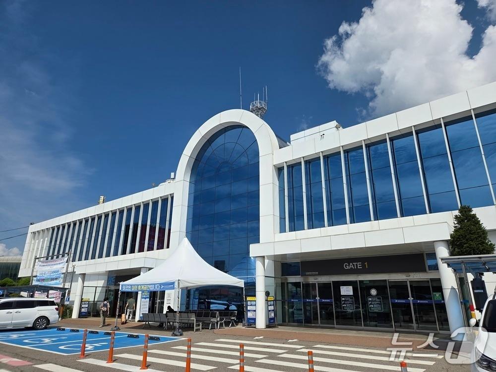 본문 이미지 - 연안터미널 전경 &#40;인천항만공사 제공.재판매 및 DB금지&#41;