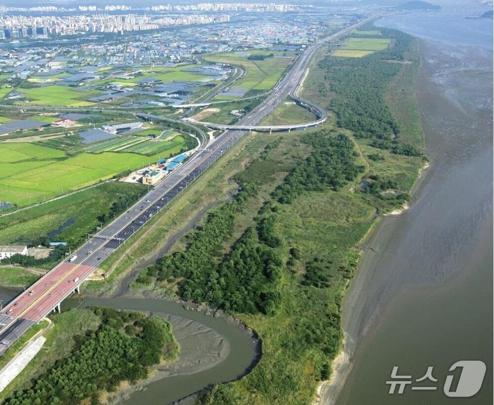 본문 이미지 - 고양시 한강하구 자유로변으로 펼쳐진 장항습지. &#40;고양시 제공, 재판매 및 DB금지&#41;