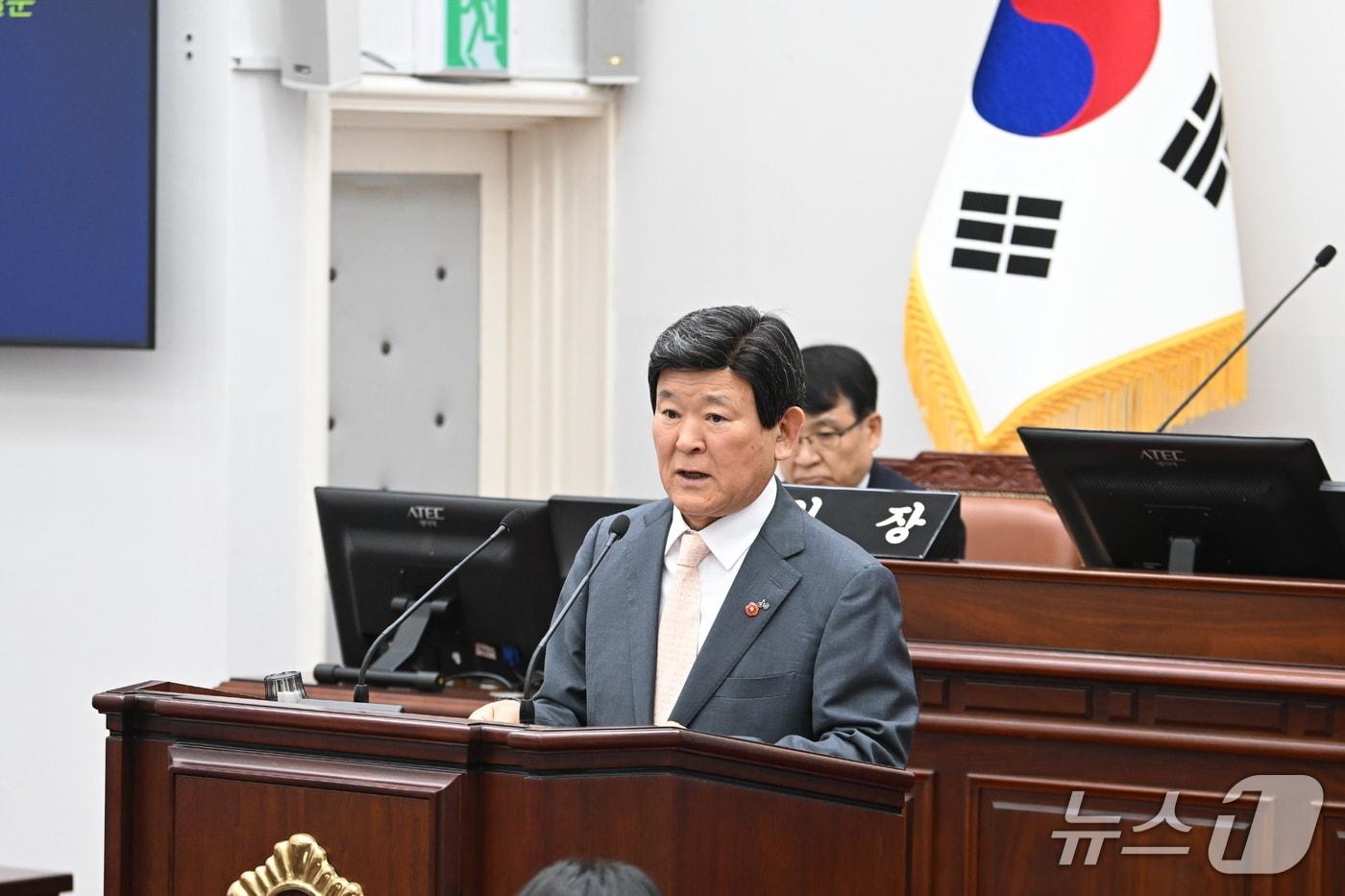 김광수 제주교육감이 18일 제444회 제주도의회 2차 청례회  5차 본회의 교육행정질문에서 답변하고 있다.(제주도의회 제공. 재판매 및 DB 금지)/뉴스1 