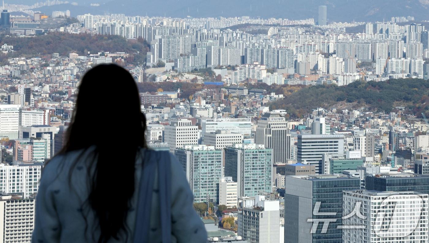 서울 중구 남산에서 바라본 아파트 단지의 모습. 2025.11.18/뉴스1 ⓒ News1 이호윤 기자