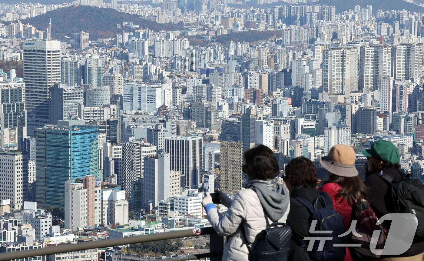 서울 중구 남산에서 바라본 아파트 단지의 모습. 2025.11.18/뉴스1 ⓒ News1 이호윤 기자