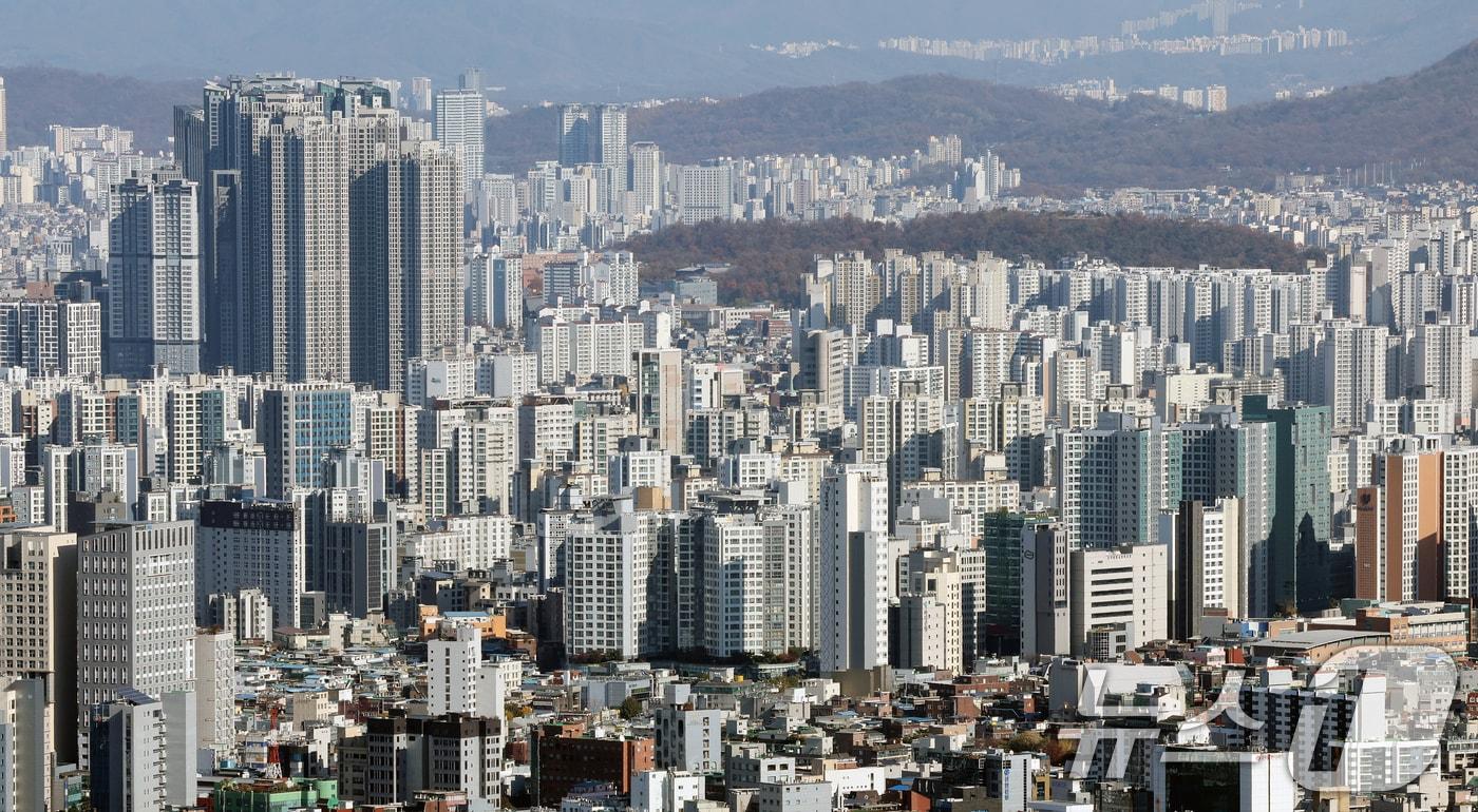 서울 중구 남산에서 바라본 아파트 단지의 모습. 2025.11.18/뉴스1 ⓒ News1 이호윤 기자