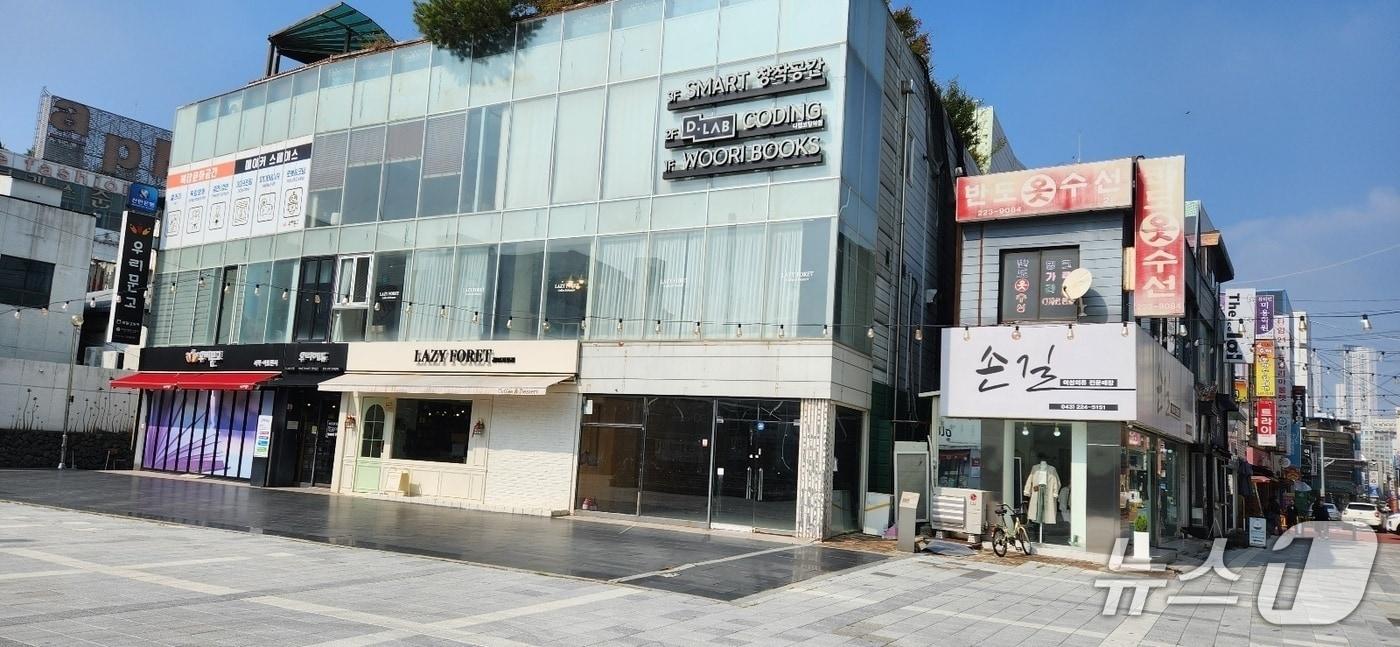 충북도 인재평생교육진흥원이 94억 원에 매입한 건물./뉴스1