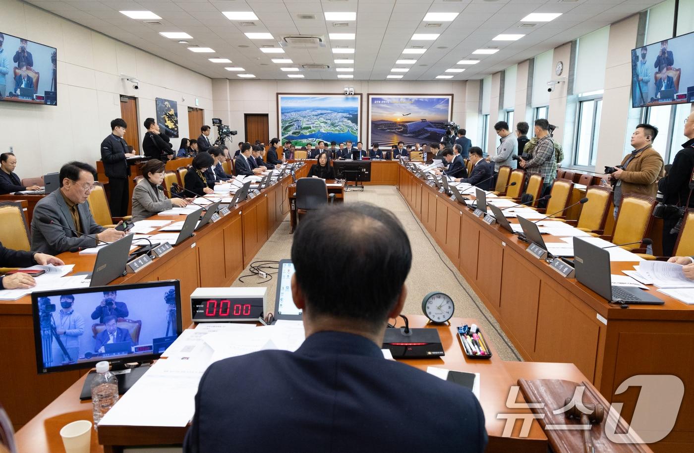 서울 여의도 국회에서 제429회국회&#40;정기회&#41; 국토교통위원회 제6차 전체회의가 진행되고 있다. ⓒ News1 이승배 기자