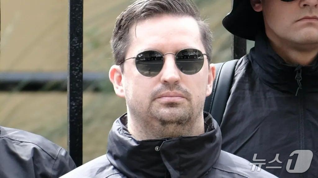 본문 이미지 - 지난 8일 호주 뉴사우스웨일 시위에 참석한 매튜 그루터 (출처=BBC)