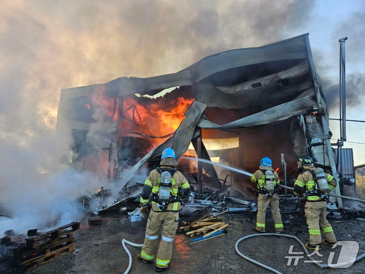 본문 이미지 - 화재 현장. &#40;경기도소방재난본부 제공. 재판매 및 DB 금지&#41; 2025.11.18/뉴스1