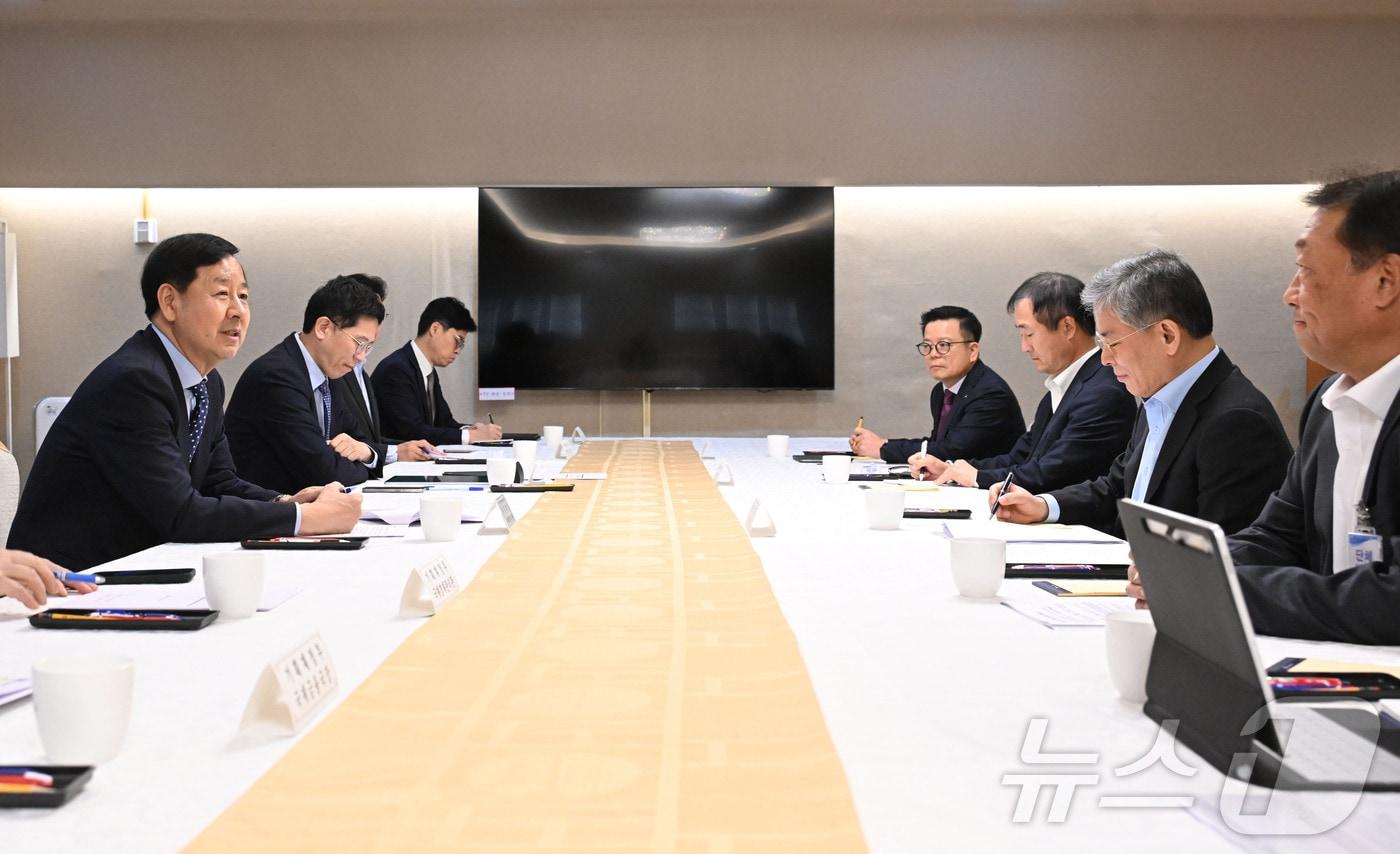 구윤철 부총리 겸 기획재정부 장관이 18일 서울 종로구 정부서울청사에서 열린 &#39;주요 수출기업간담회&#39;에서 모두발언을 하고 있다. &#40;기획재정부 제공. 재판매 및 DB 금지&#41; 2025.11.18/뉴스1 ⓒ News1 청사사진기자단