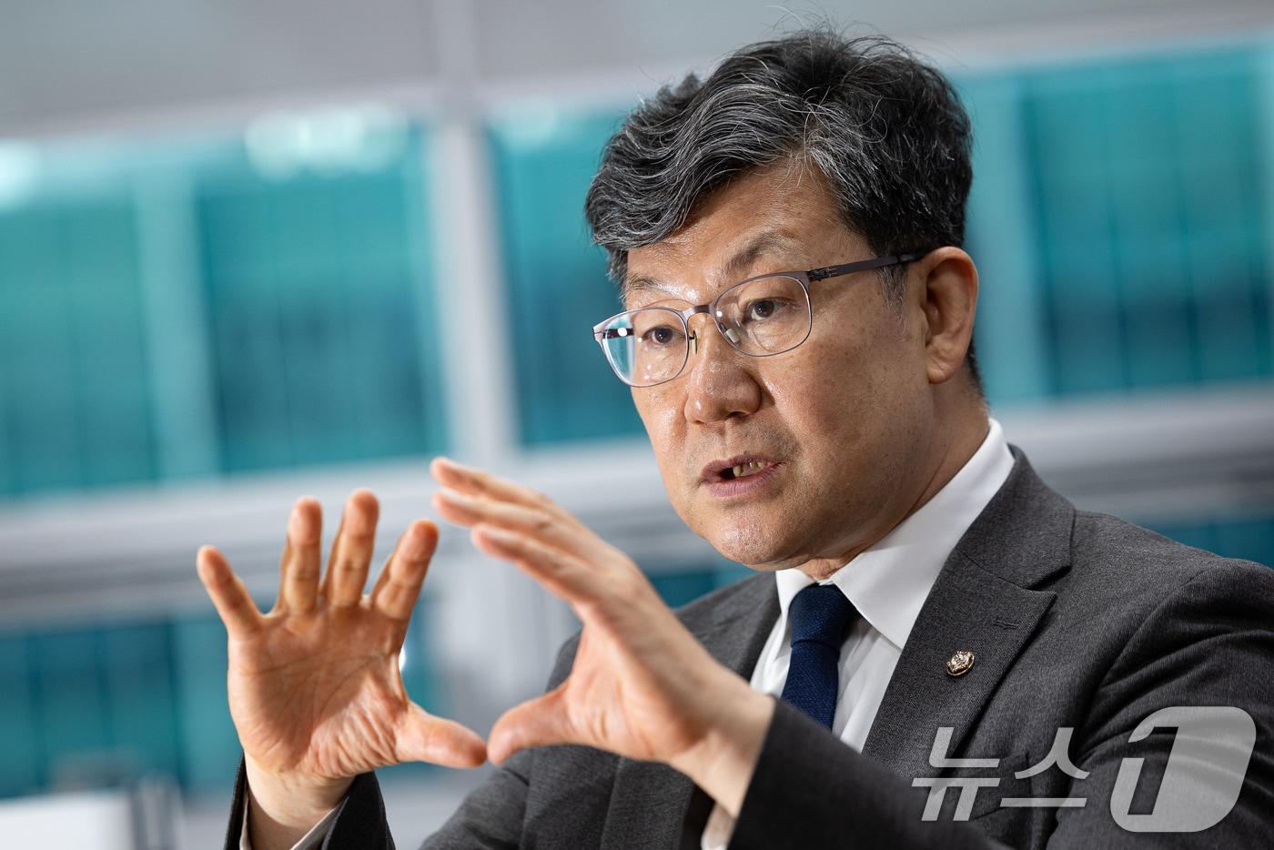 김남근 더불어민주당 의원이 서울 여의도 국회 의원회관에서 뉴스1과 인터뷰하고 있다. ⓒ News1 유승관 기자