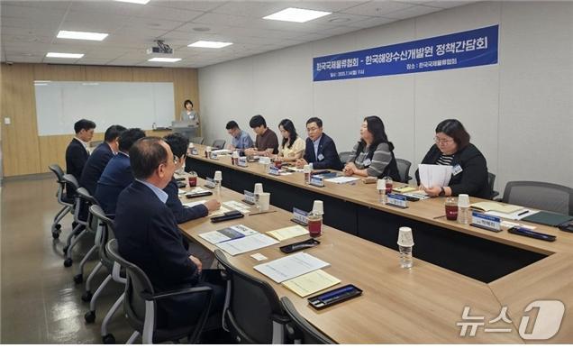 본문 이미지 - 지난 7월 열린 글로벌 물류환경 불확실성 공동대응 논의를 위한 한국국제물류협회-한국해양수산개발원 정책간담회(한국해양수산개발원 제공)