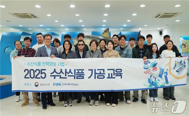 본문 이미지 - 수산식품 가공 교육 현장 견학&#40;한국어촌어항공단 제공&#41;