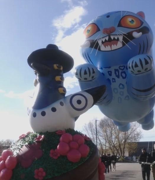 본문 이미지 - 메이시스가 페이스북에 공개한 케데헌 대형 풍선의 추수감사절 퍼레이드 연습 모습. 2025.11.17