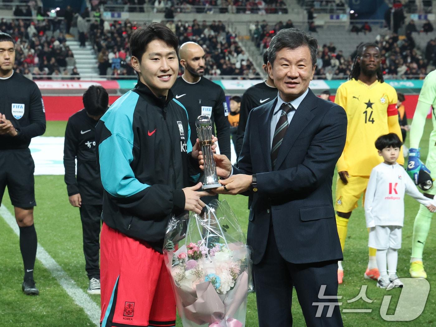 본문 이미지 - 정몽규 대한축구협회 회장(오른쪽)(2025.11.18 ⓒ 뉴스1 황기선 기자