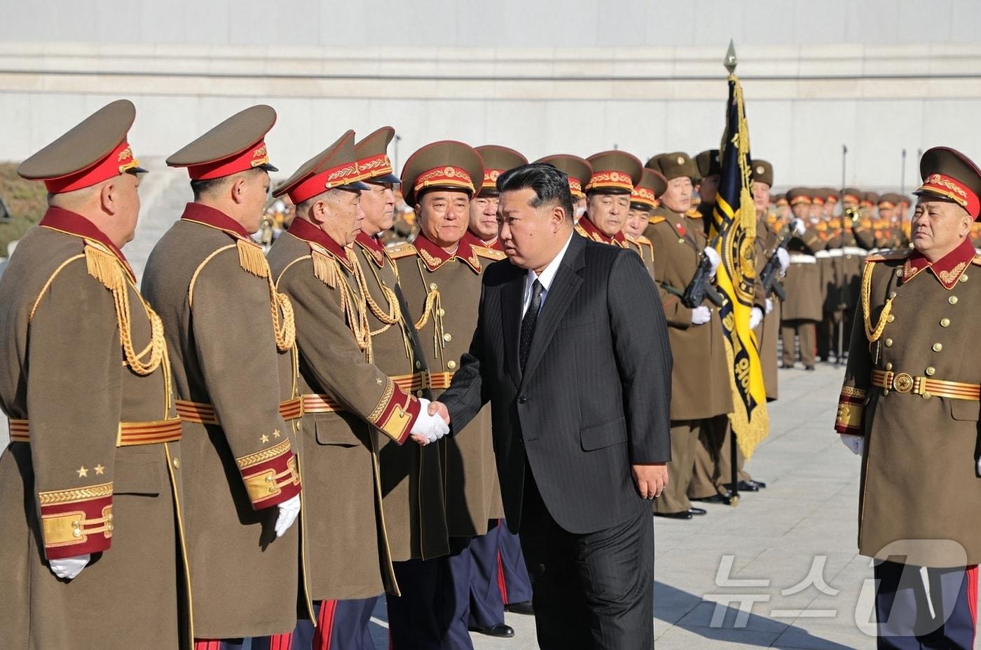 &#40;평양 노동신문=뉴스1&#41; = 북한 노동당 기관지 노동신문은 19일 김정은 당 총비서가 &#39;국가안전보위기관창립 80돐&#40;주년&#41;을 맞아 국가보위성, 사회안정성, 사법검찰기관을 방문해 간부들을 격려했다고 보도했다. [국내에서만 사용가능. 재배포 금지. DB 금지. For Use Only in the Republic of Korea. Redistribution Prohibited] rodongphoto@news1.kr