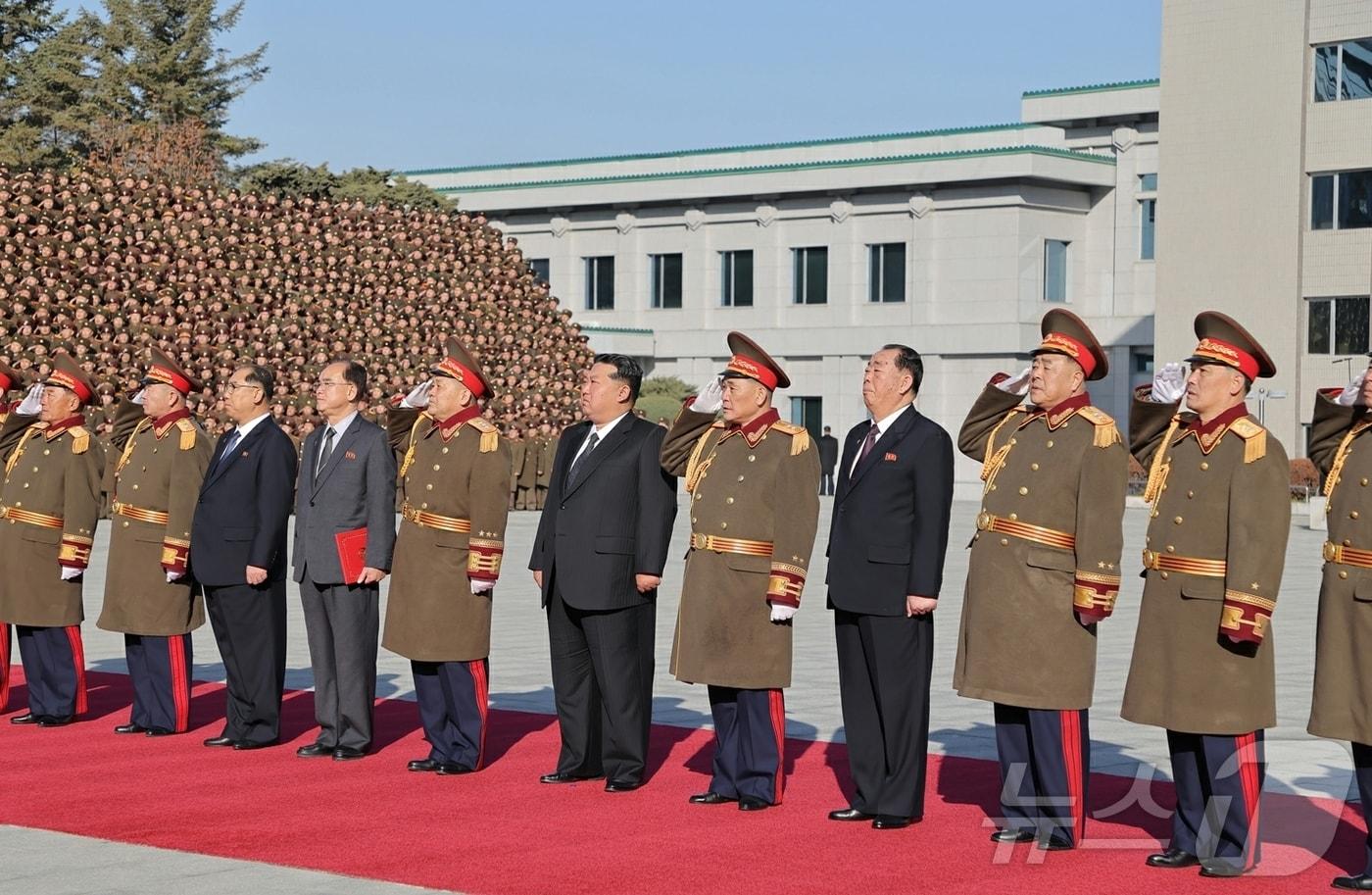 &#40;평양 노동신문=뉴스1&#41; = 북한 노동당 기관지 노동신문은 19일 김정은 당 총비서가 &#39;국가안전보위기관창립 80돐&#40;주년&#41;을 맞아 지난 18일 국가보위성을 방문했다고 보도했다. [국내에서만 사용가능. 재배포 금지. DB 금지. For Use Only in the Republic of Korea. Redistribution Prohibited] rodongphoto@news1.kr