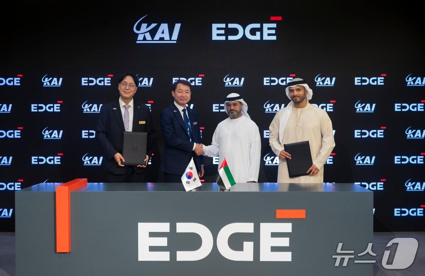 KAI와 UAE EDGE그룹 간 전략적 협력 관계 구축 협약식 기념사진&#40;KAI 제공&#41;