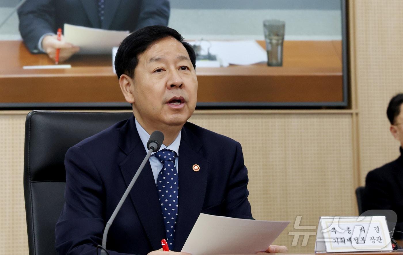 구윤철 경제부총리 겸 기획재정부 장관이 19일 세종시 정부세종청사에서 열린 경제관계장관회의를 주재하며 발언하고 있다. 2025.11.19/뉴스1 ⓒ News1 김기남 기자
