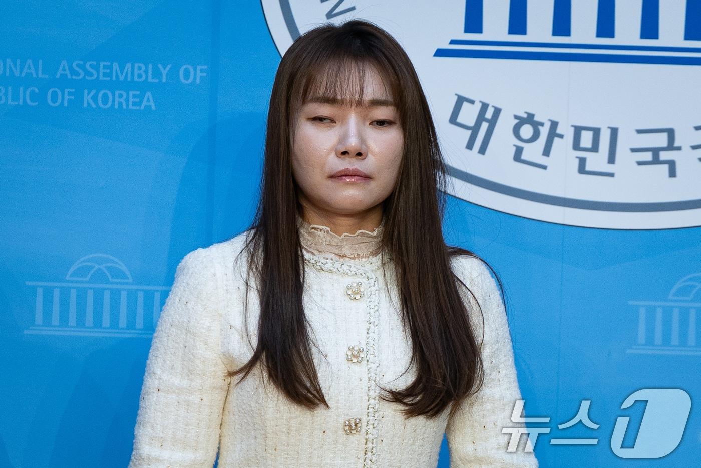 김예지 국민의힘 의원이 19일 서울 여의도 국회 소통관에서 열린 학대에 취약한 아동·노인·중증장애인을 위한 법안 발의 기자회견에 참석하고 있다.  2025.11.19/뉴스1 ⓒ News1 유승관 기자