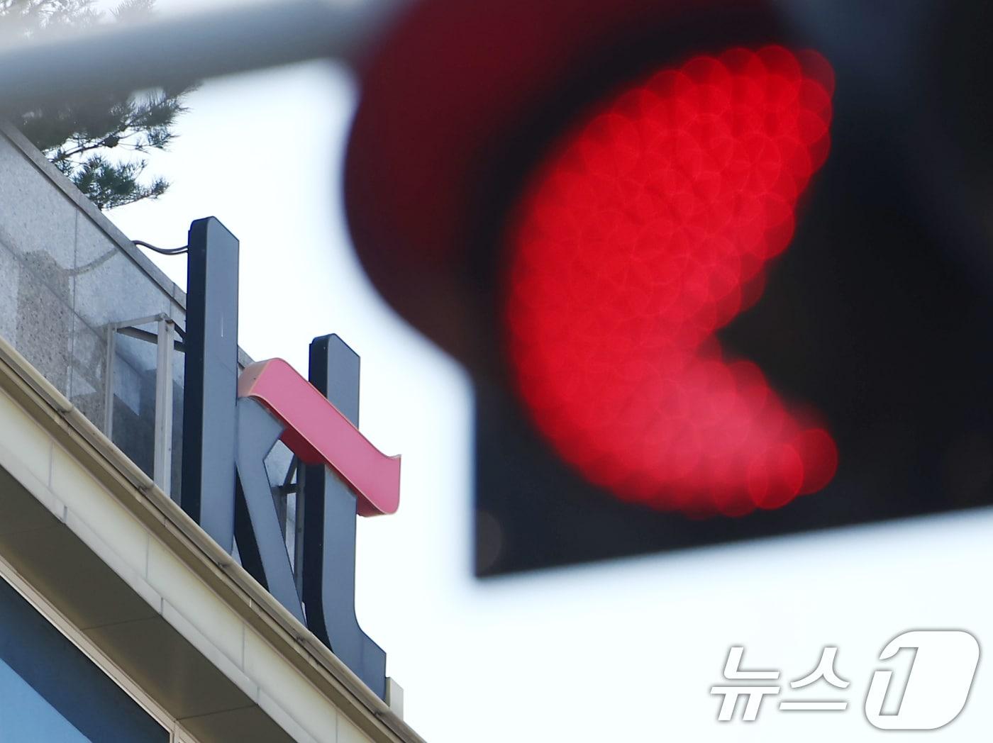 본문 이미지 - KT 사옥. 2025.11.19/뉴스1 ⓒ News1 김민지 기자