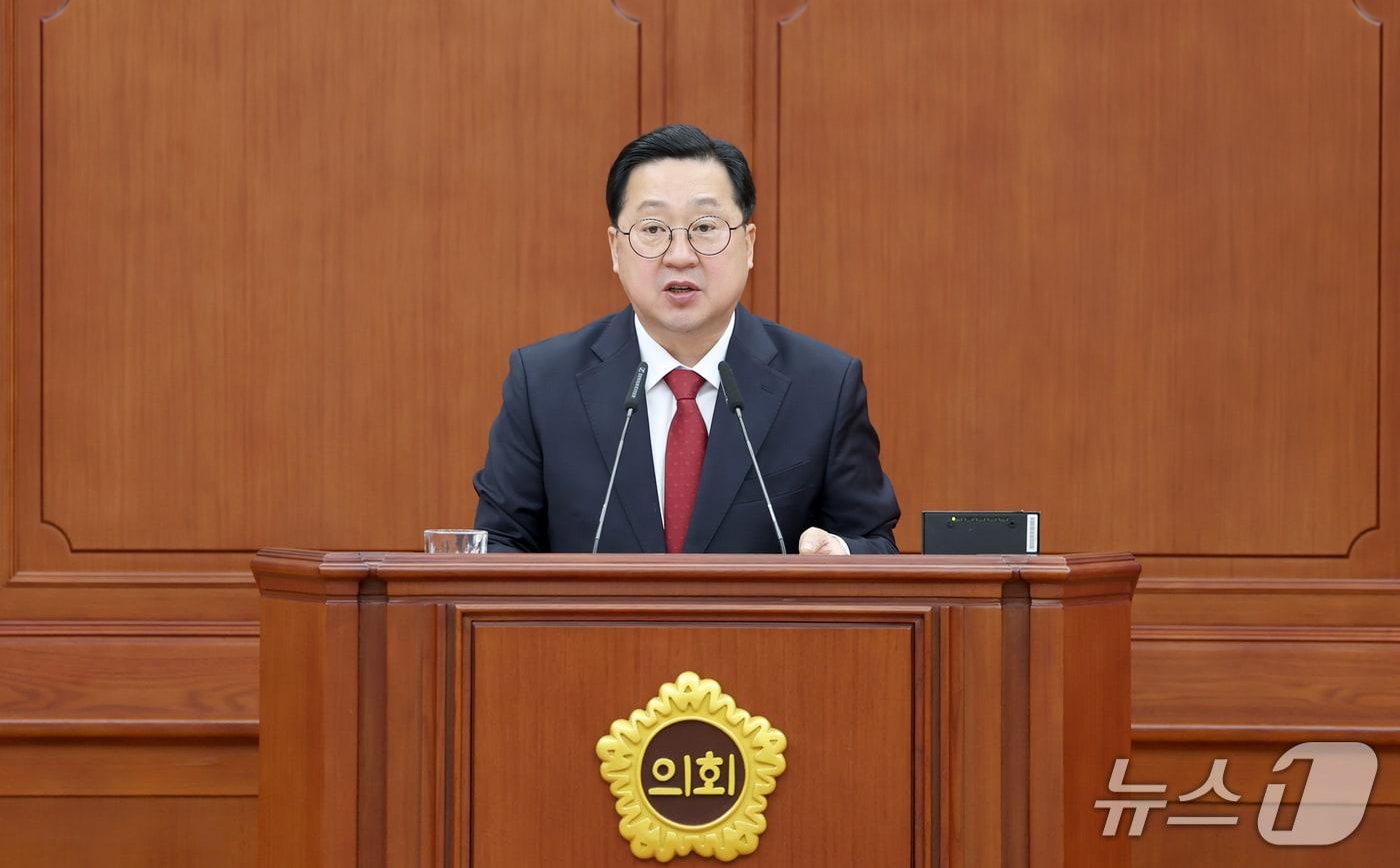 본문 이미지 - 이장우 대전시장이 19일 291회 2차 정례회 2차 본회의에서 내년도 예산안과 관련해 시정연설을 하고 있다. (시의회 제공)/ 뉴스1 