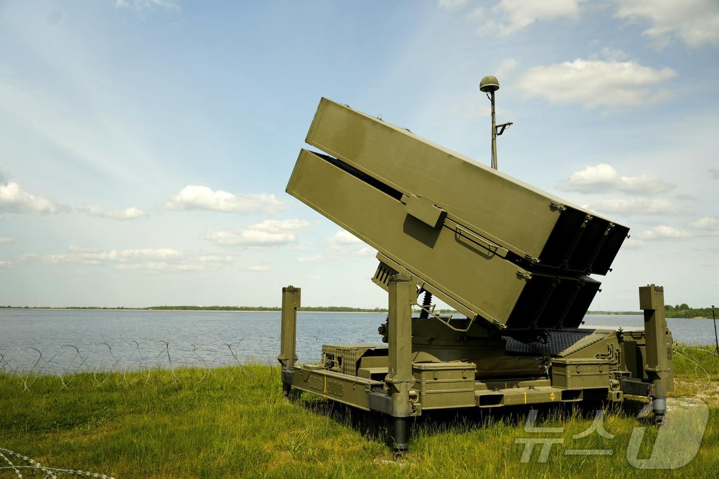 5월 28일 '라트비안 실드 2025' 군사훈련에 등장한 첨단 지대공 미사일 시스템 '나삼스'(NASAMS). 2025.5.28./뉴스1 ⓒ 로이터=뉴스1 ⓒ News1 이창규 기자