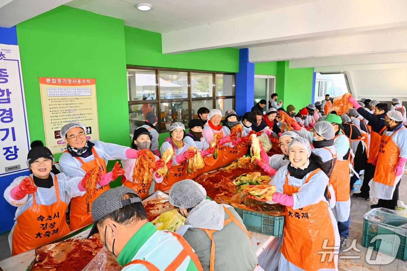 19일 속초종합경기장 주차장에서 열린 &#39;2025 속초시 김장대축제&#39; 현장.&#40;속초시 제공, 재판매 및 DB 금지&#41; 2025.11.19/뉴스1