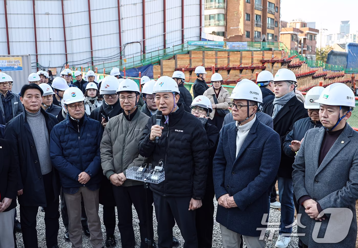 오세훈 서울시장이 19일 서울 동작구 노량진 재정비촉진지구 착공 현장에서 발언을 하고 있다. 2025.11.19/뉴스1 ⓒ News1 김도우 기자