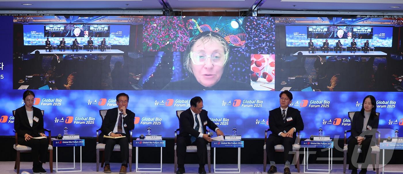 이리나 콘보이 제너레이션랩 최고과학책임자가 19일 오후 서울 중구 소공동 롯데호텔 사파이어볼룸에서 열린 &#39;뉴스1 글로벌바이오포럼&#40;GBF&#41; 2025’에 참석해 &#39;안티에이징과 노화역전, K-바이오의 미래&#39;를 주제로 진행된 패널 토론에서 발언하고 있다. 2025.11.19/뉴스1 ⓒ News1 김진환 기자
