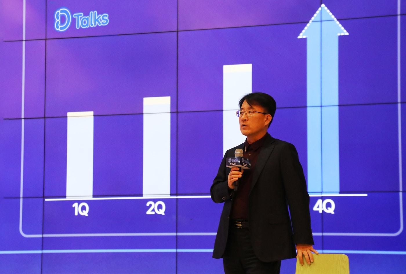 19일 아산캠퍼스에서 열린 삼성디스플레이 사내소통행사에서 이청 대표이사 사장이 직원들에게 경영현황에 대해 설명하고 있다&#40;삼성디스플레이 제공&#41;. ⓒ 뉴스1