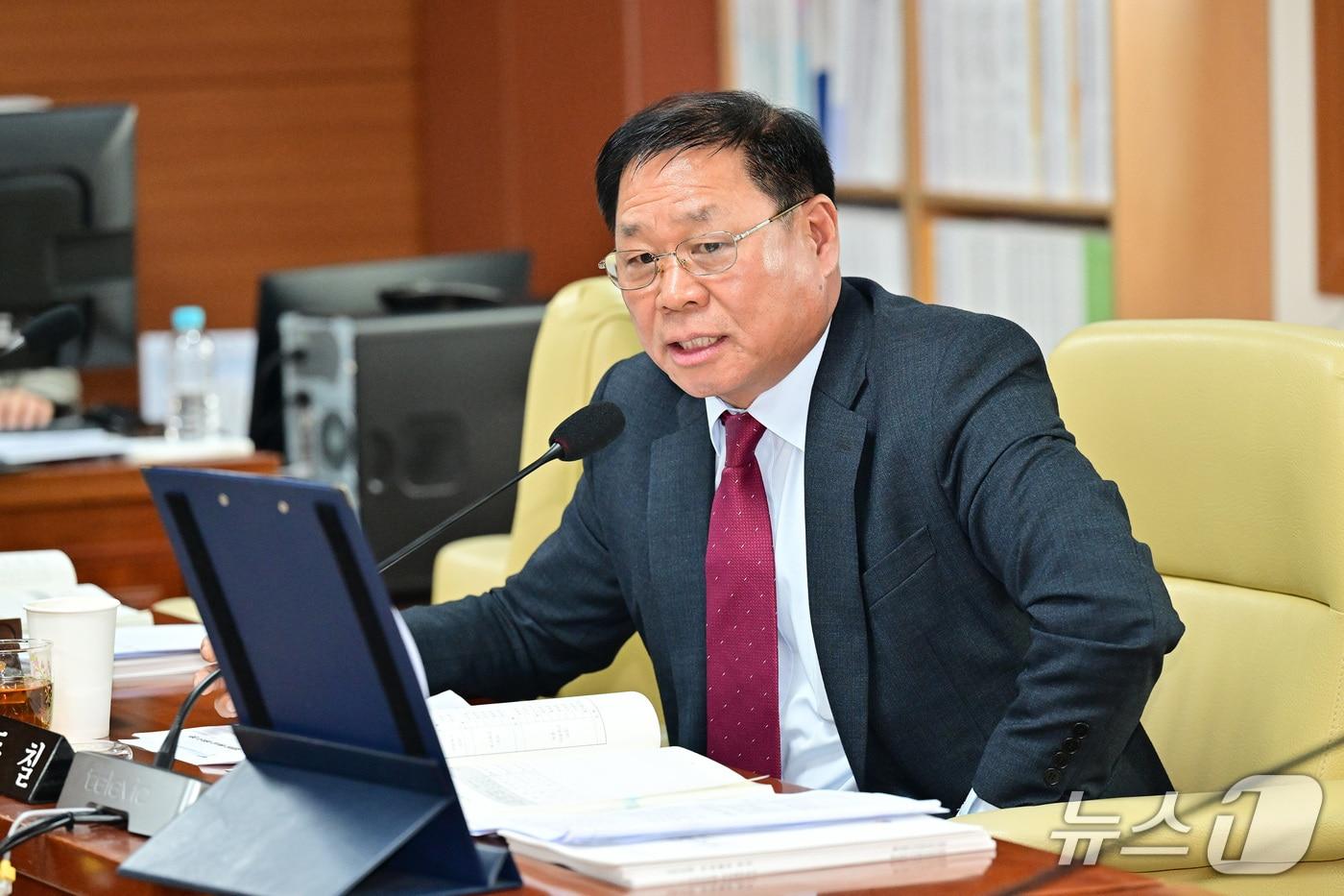 질의하는 울산시의회 김동칠 의원&#40;울산시의회 제공. 재판매 및 DB금지&#41;/뉴스1