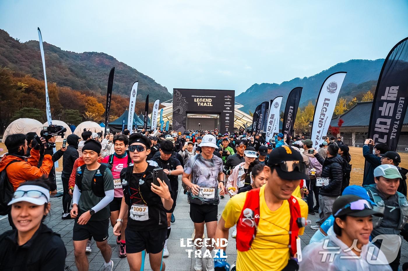 지난 11월 8일 열린 &#39;2025 문경 레전드 트레일 백두대간&#39; 트레일러닝 대회 34k 코스 출발 모습. ⓒ &#40;사진=에코라인. 김준호 작가&#41;